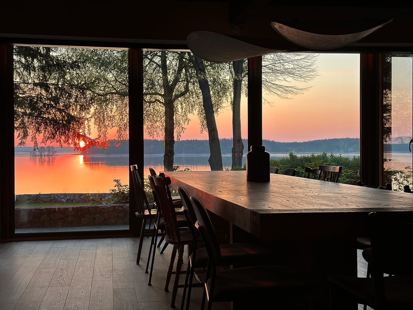 Zach&oacute;d Słońca nad Jeziorem Kałębie