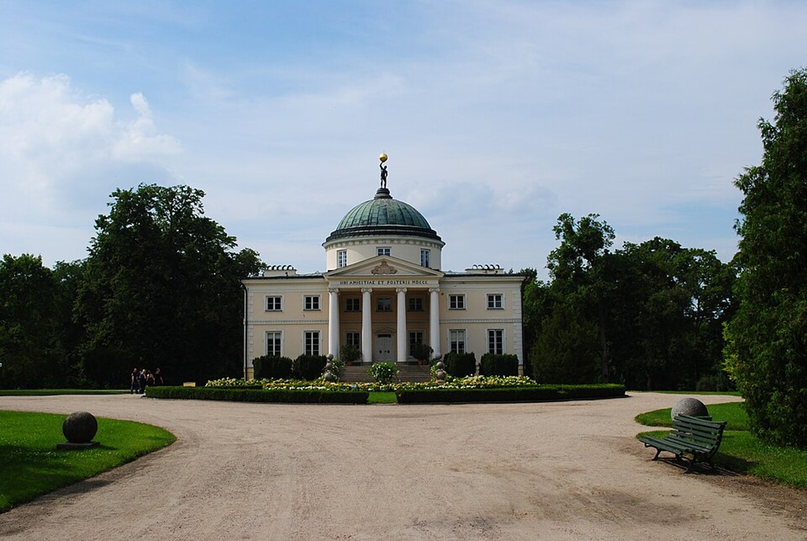 Pałac w Lubostroniu na sesję ślubną
