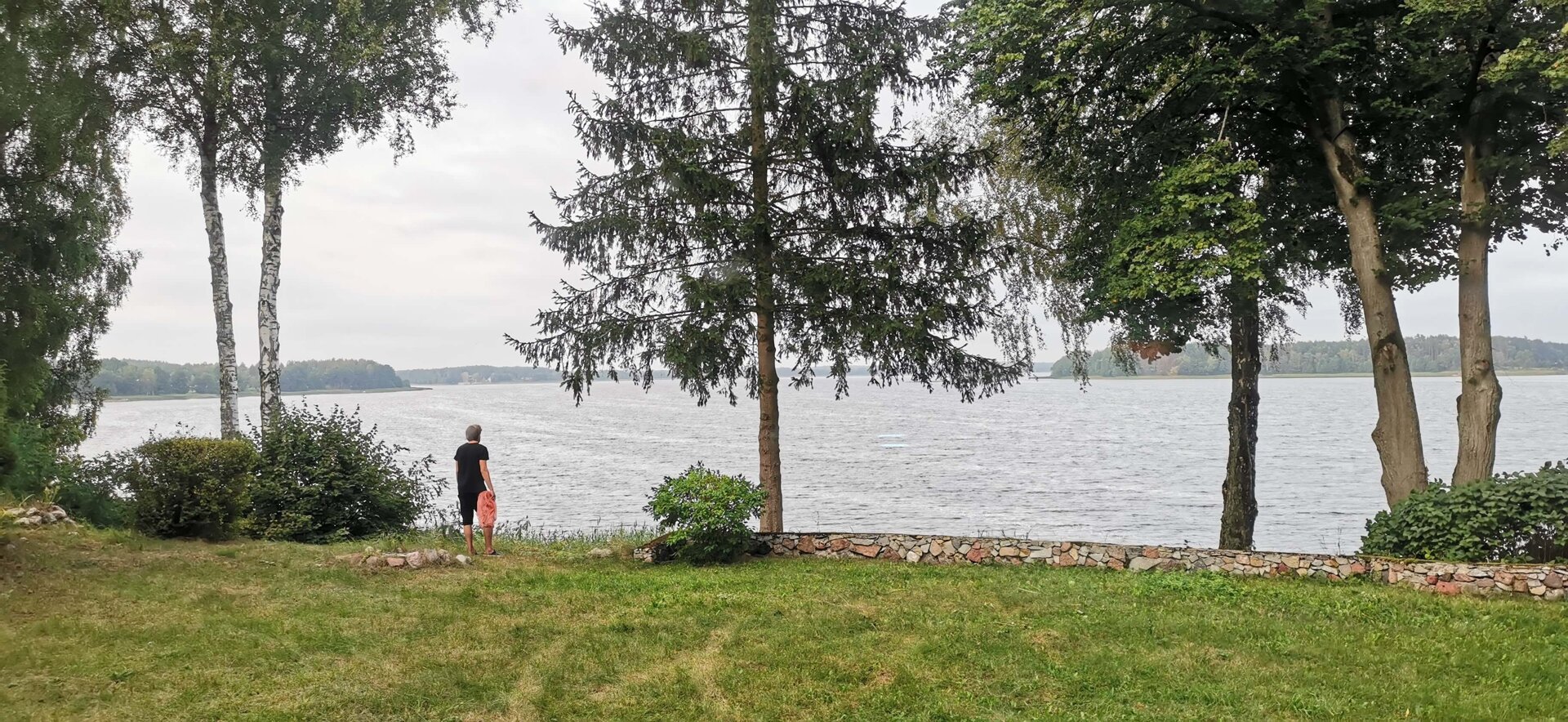 Poranek nad jeziorem