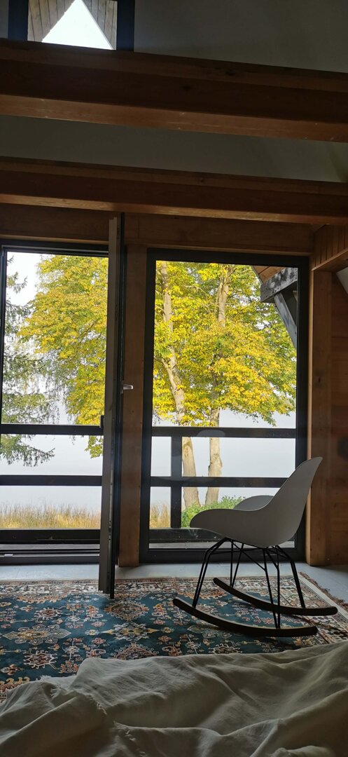 Pok&oacute;j z widokiem nad jeziorem