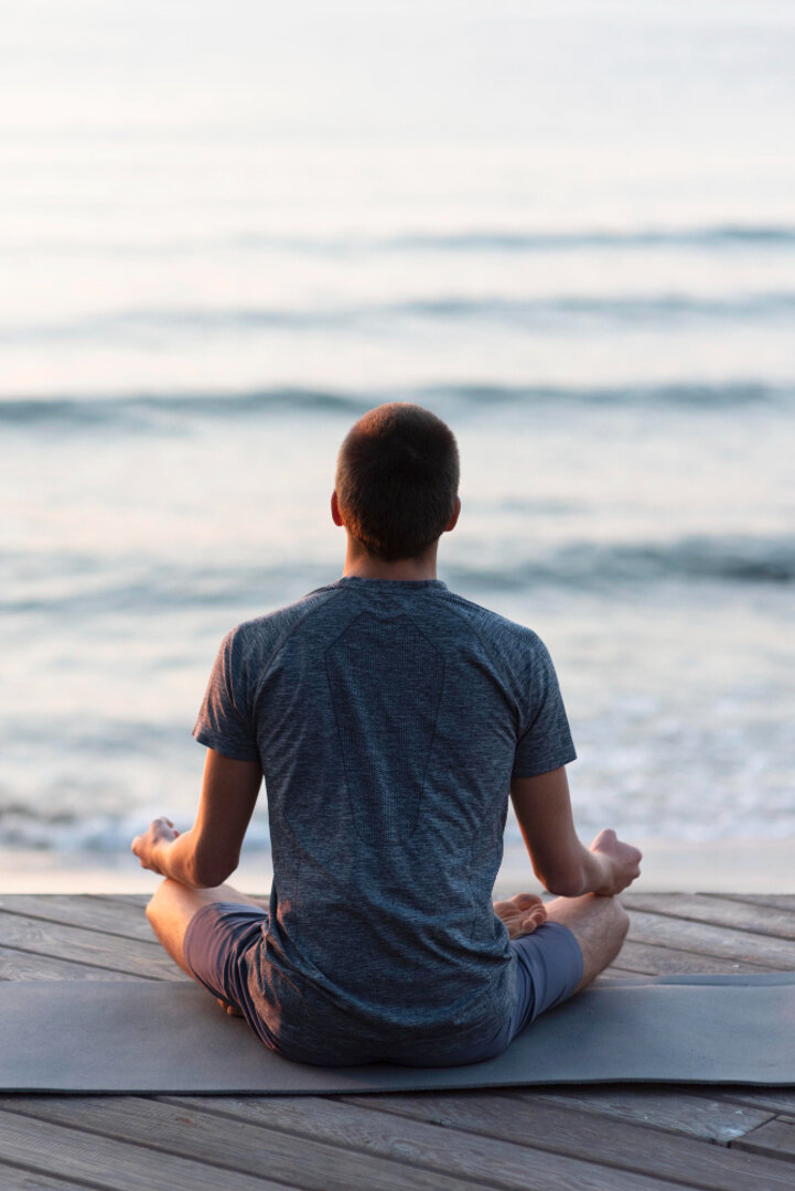 Trening mindfulness nad jeziorem