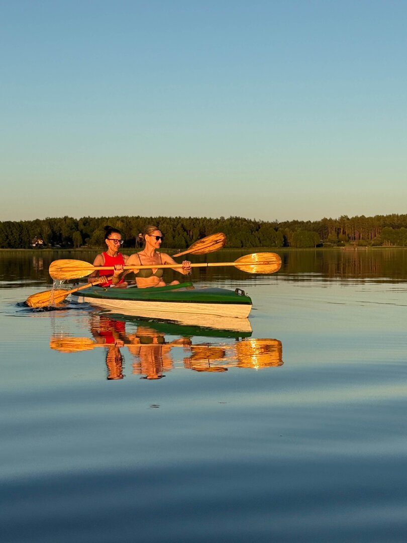 Kajaki latem na jeziorze