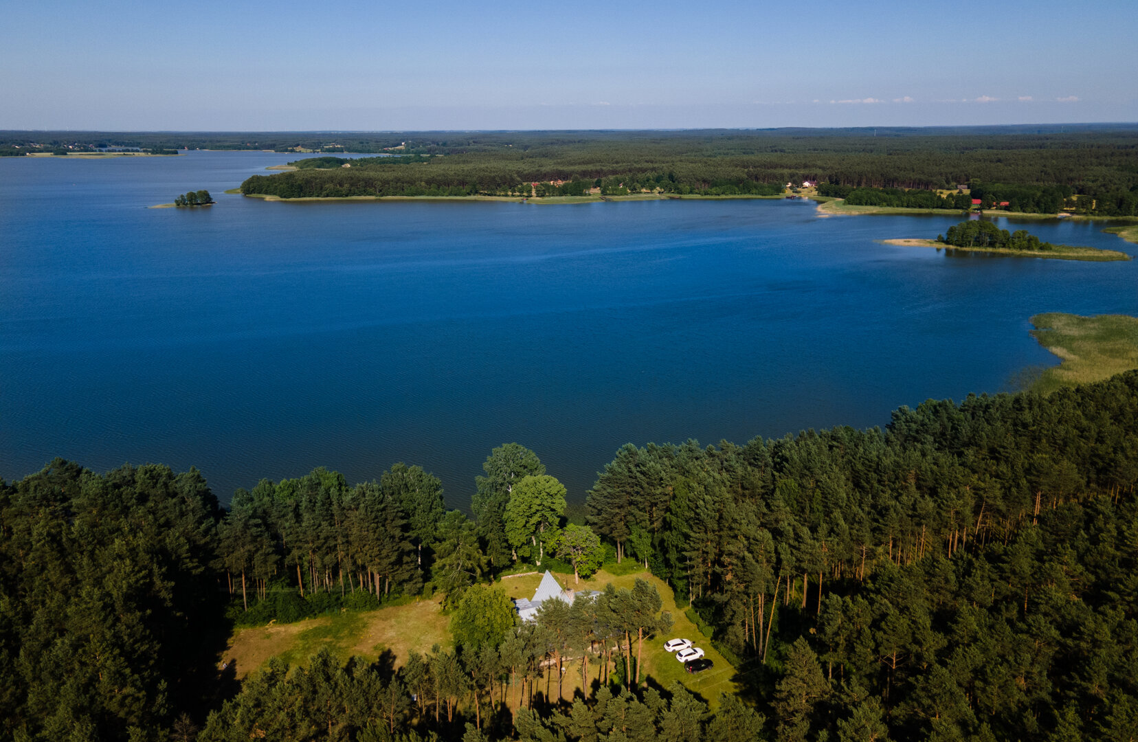 Jezioro i dom na weekendowy retreat