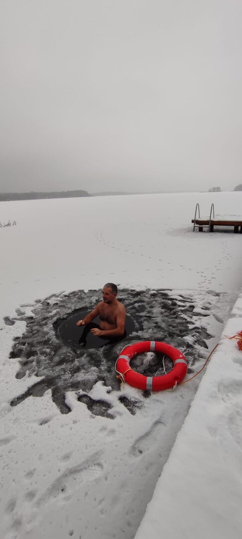 Morsowanie zimą w jeziorze Kałębie